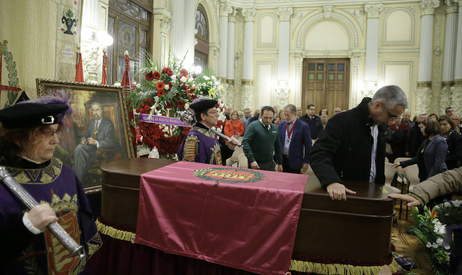 El Ayuntamiento de Valladolid acoge la capilla ardiente por el que fuera su alcalde entre 1979 y 1995