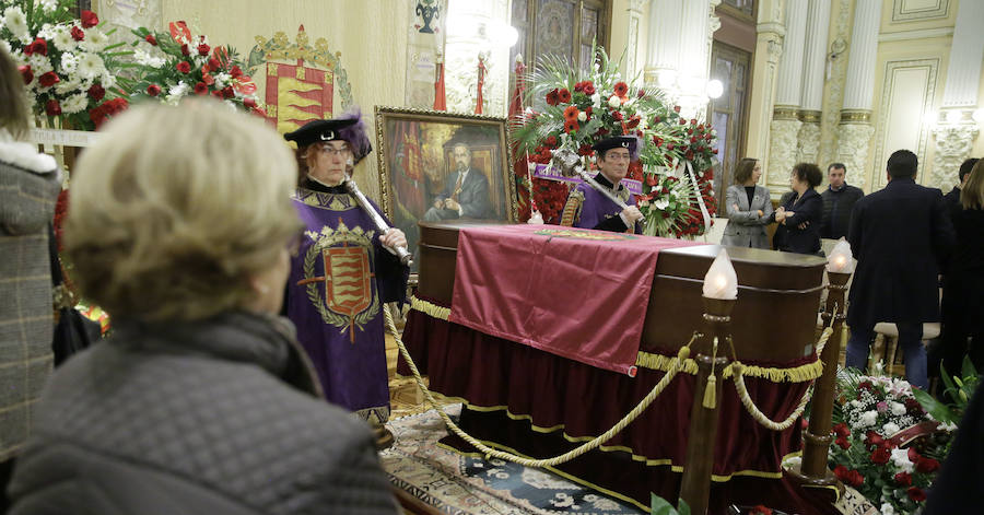 El Ayuntamiento de Valladolid acoge la capilla ardiente por el que fuera su alcalde entre 1979 y 1995