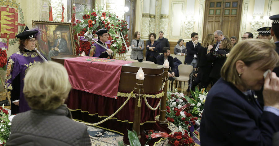 El Ayuntamiento de Valladolid acoge la capilla ardiente por el que fuera su alcalde entre 1979 y 1995