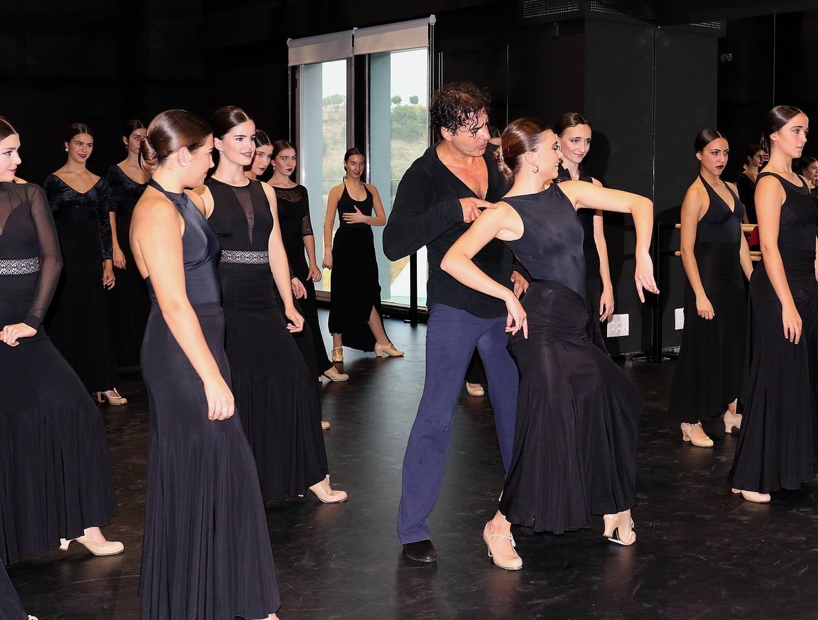 Fotos: Clase magistral con el bailarín Antonio Mázquez en la Escuela de Danza de Valladolid