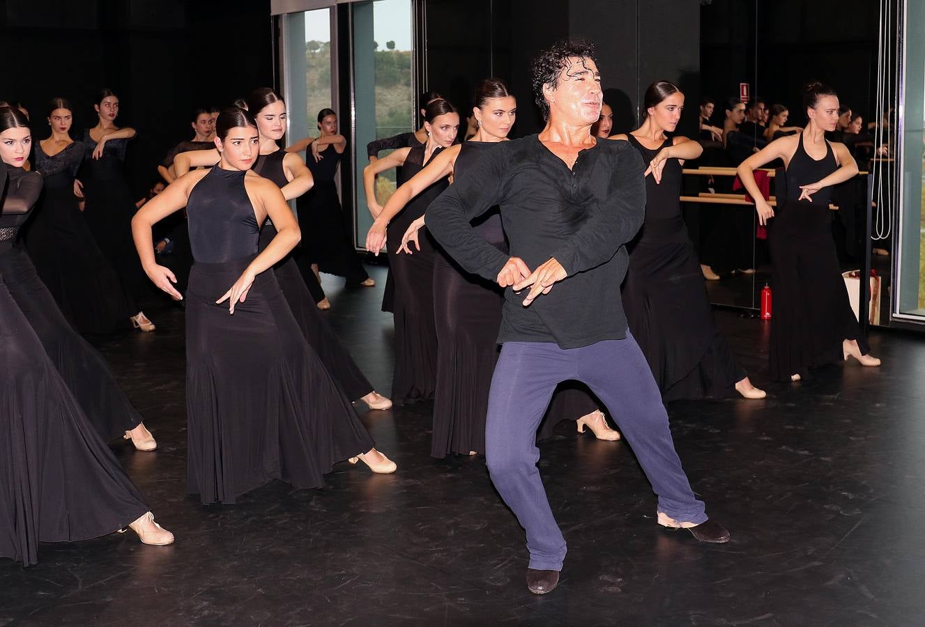 Fotos: Clase magistral con el bailarín Antonio Mázquez en la Escuela de Danza de Valladolid