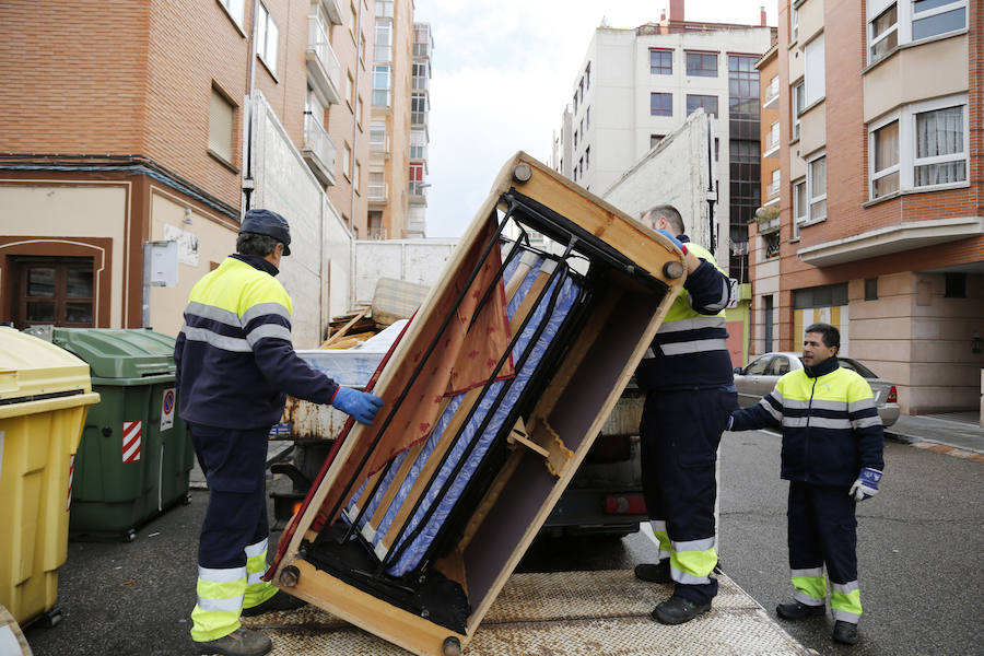 Fotos: Recogida de enseres en Palencia