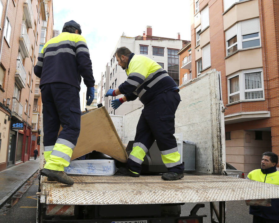 Fotos: Recogida de enseres en Palencia