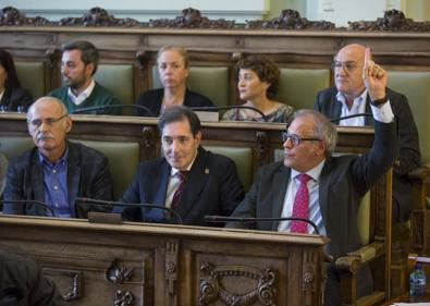 Imagen secundaria 1 - Pleno del Ayuntamiento de Valladolid celebrado este martes. 