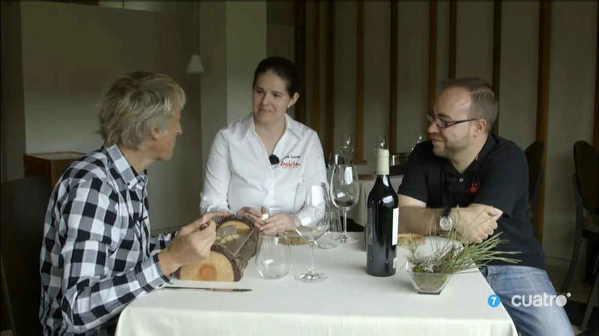 Jesús Calleja, Elena Lucas y Diego Muñoz, en el interior del restaurante. 