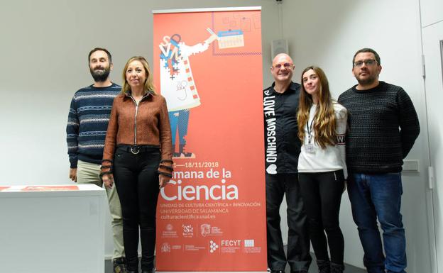 Susana Pérez, junto a los integrantes de la Unidad de Cultura Científica. 