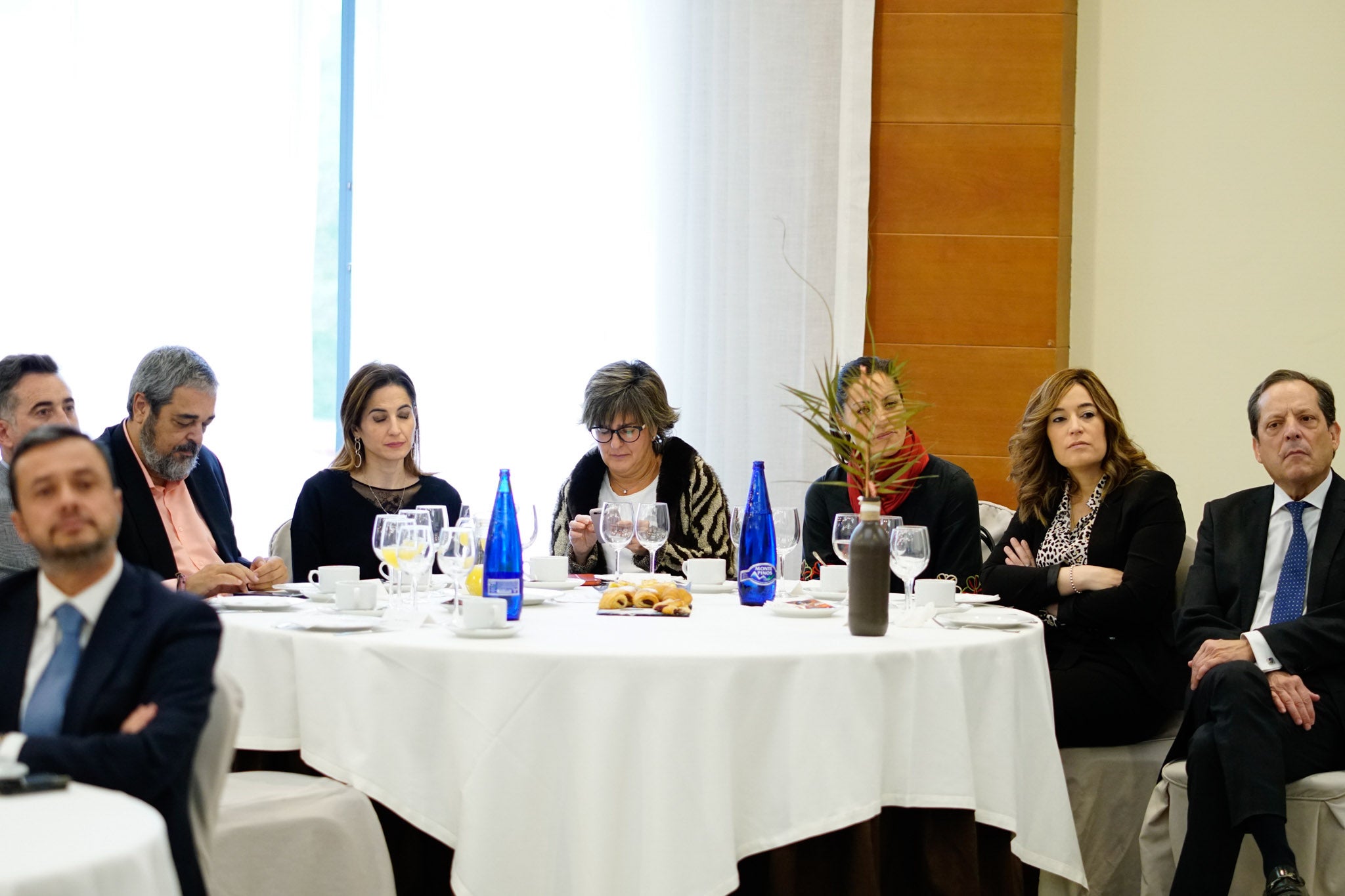 El diplomático español repasa la situación nacional e internacional y opina que Pedro Sánchez convocará elecciones «cuando las encuestas sean favorables»