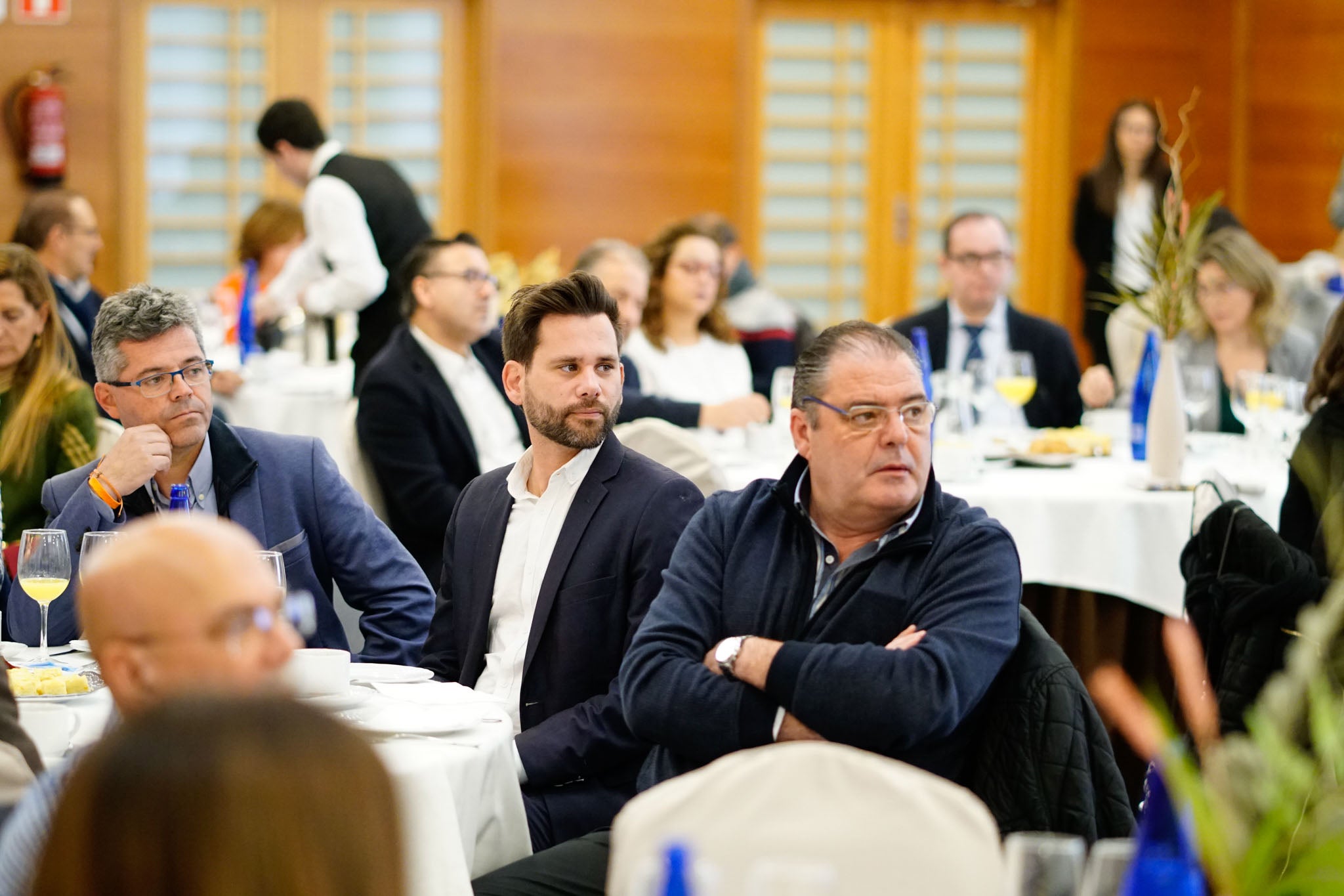 El diplomático español repasa la situación nacional e internacional y opina que Pedro Sánchez convocará elecciones «cuando las encuestas sean favorables»