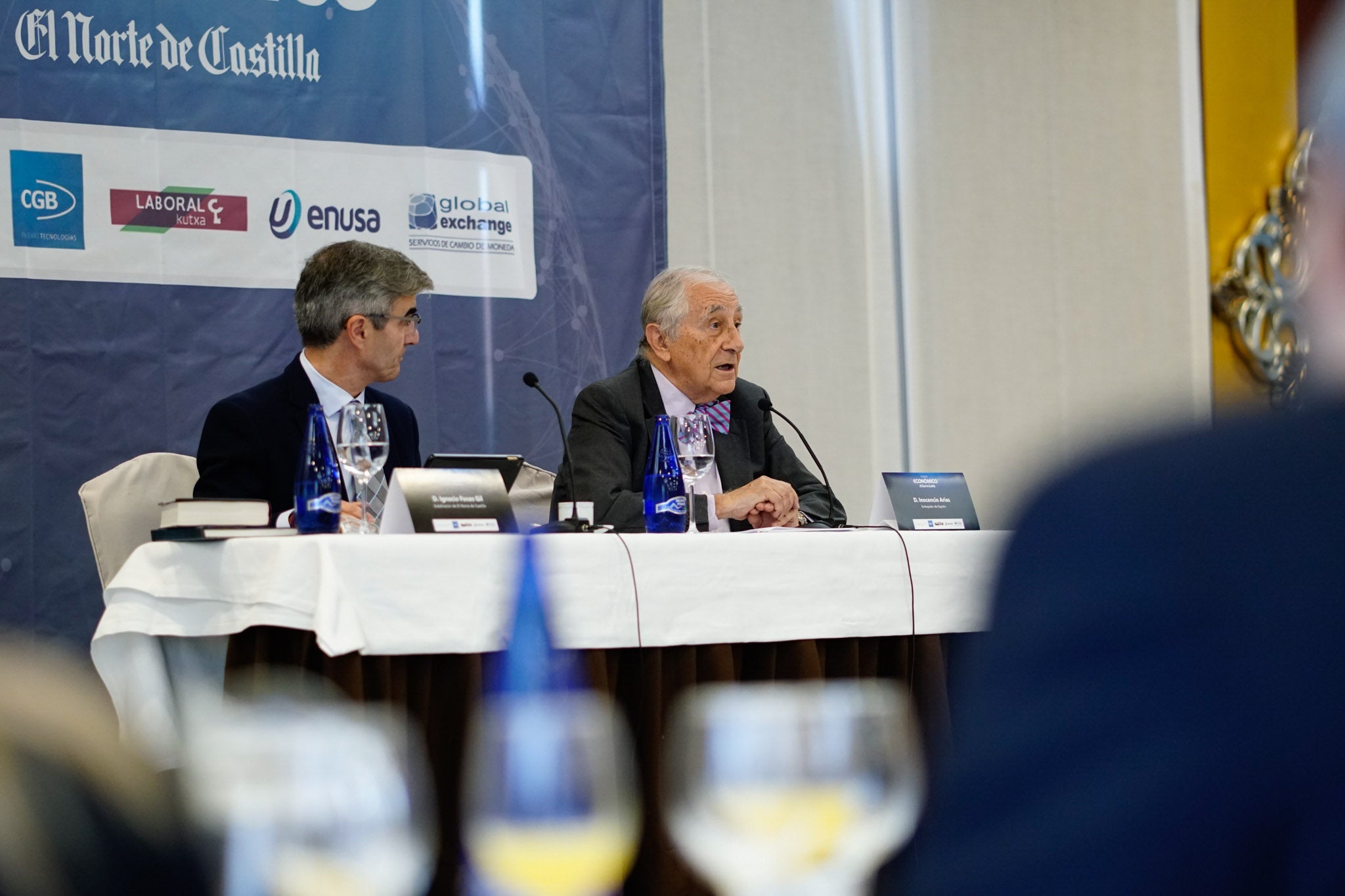 El diplomático español repasa la situación nacional e internacional y opina que Pedro Sánchez convocará elecciones «cuando las encuestas sean favorables»