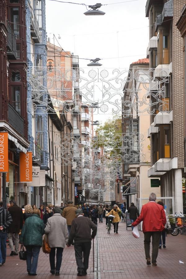 Fotos: Comienza la instalación de las luces de Navidad en Valladolid