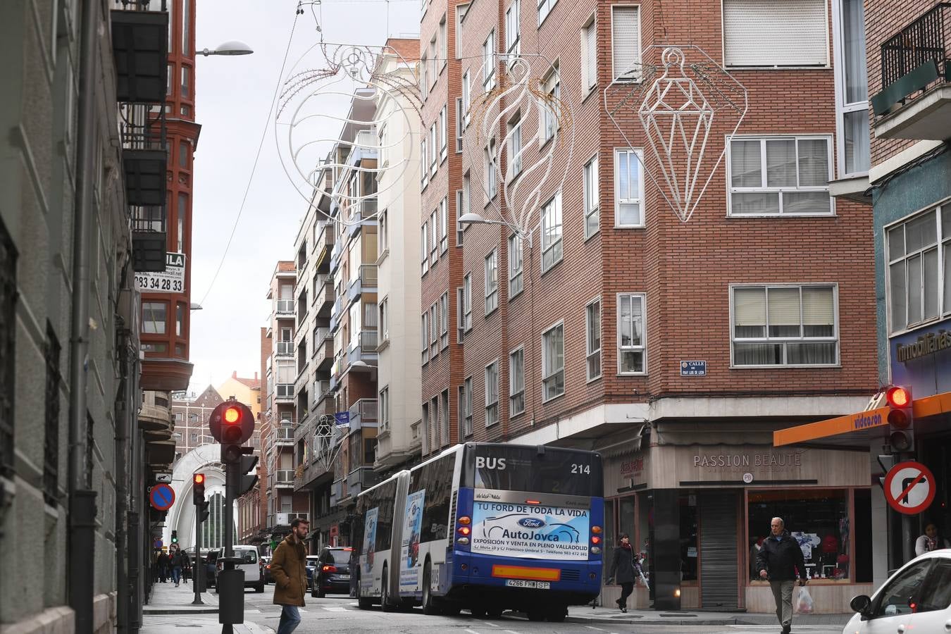 Fotos: Comienza la instalación de las luces de Navidad en Valladolid