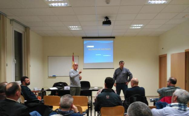 Un momento de la charla informativa, convocada por Aume en Valladolid. 