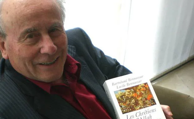 Bennassar, con uno de sus libros, en 2009. 
