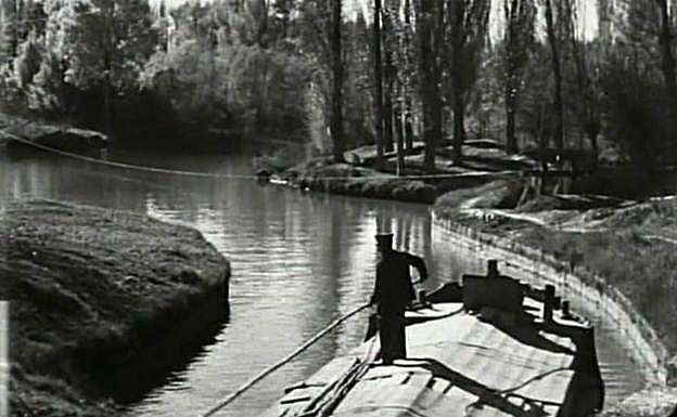 Fotograma de 'El Canal de Castilla', de Leopoldo Alonso. 