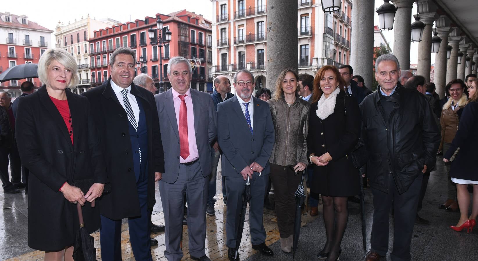 Fotos: Asistentes al acto del Día de la Provincia, en el Teatro Zorrilla de Valladolid