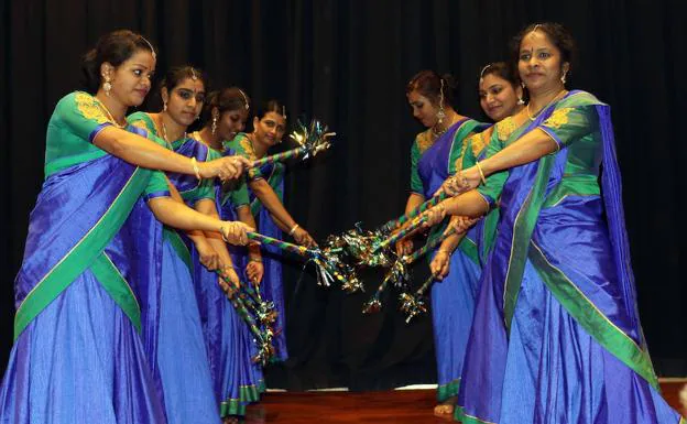 Uno de los bailes con los que celebraron el Diwali.
