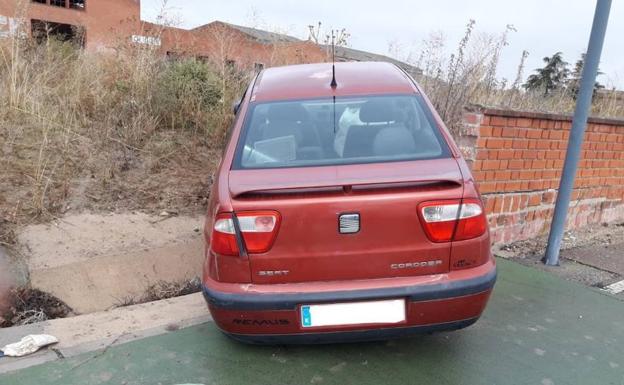 Vehículo accidentado en Medina del Campo en la mañana de este lunes. 