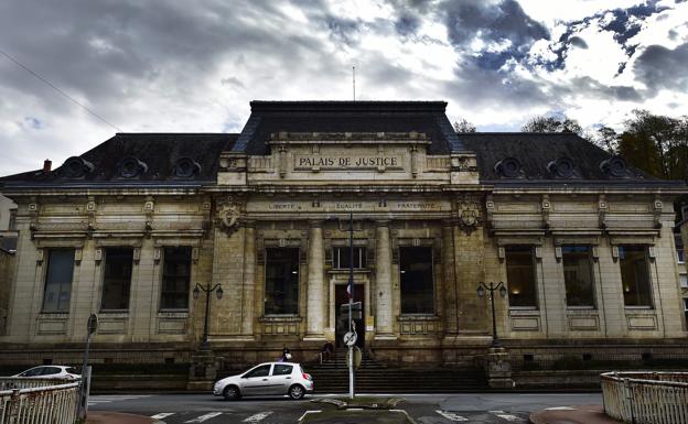 El Palacio de Justicia de Tulle antes del juicio de la madre de Serena, la niña encontrada en el maletero.