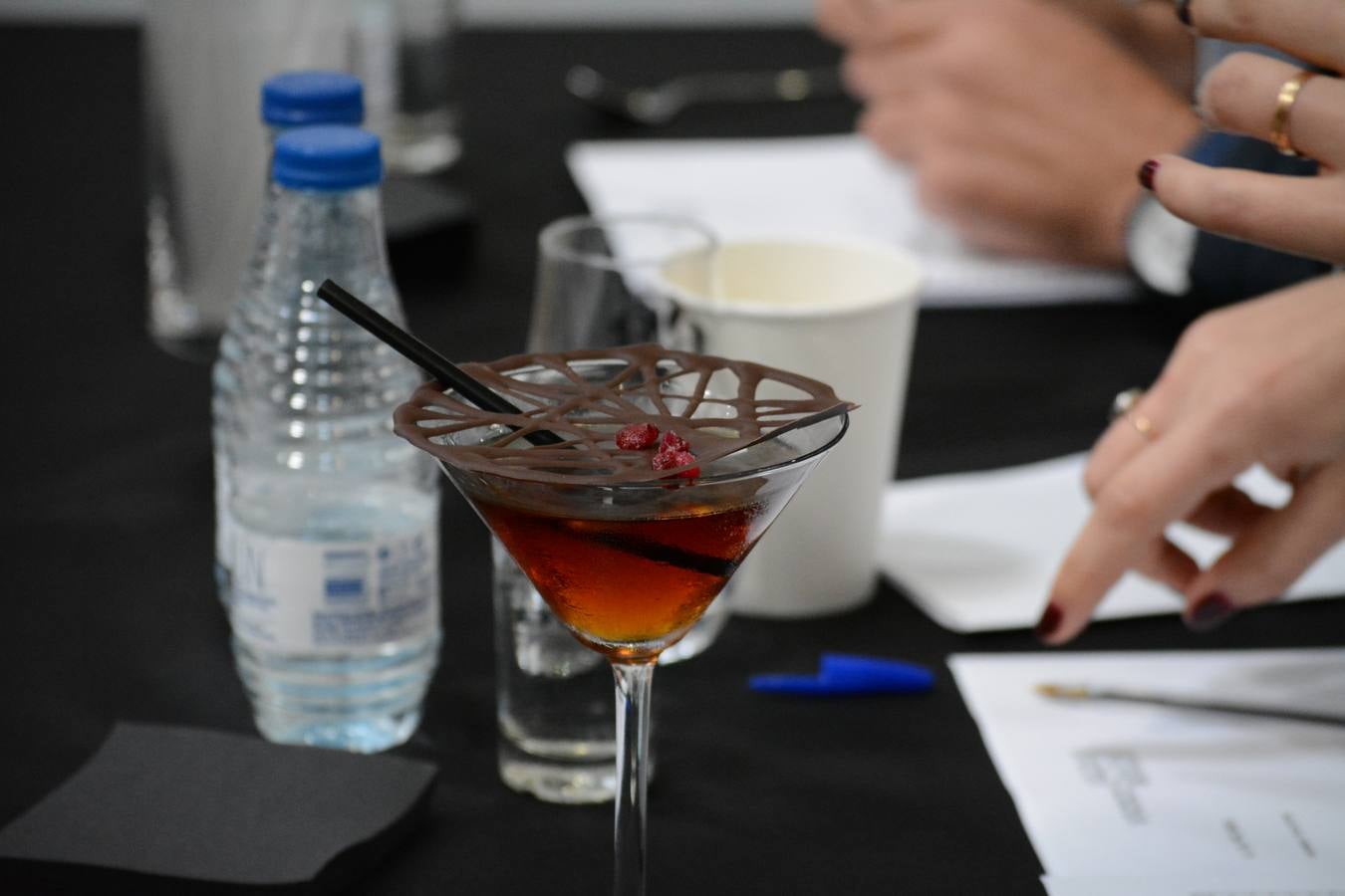 El establecimiento vallisoletano El Niño Perdido ha resultado ganador del primer premio tanto en el concurso provincial de Martinis como en el de Cócteles, mientras que Ambivium, situado en Peñafiel, se ha llevado el de mejor Combinado