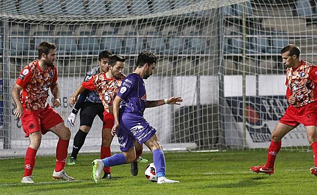 Berrocal, Guty y Pluma, durante el partido en Palencia.