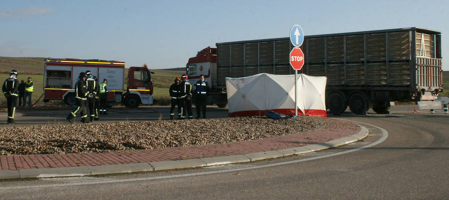 Fotos: Un muerto y tres heridos en un accidente en Cuéllar