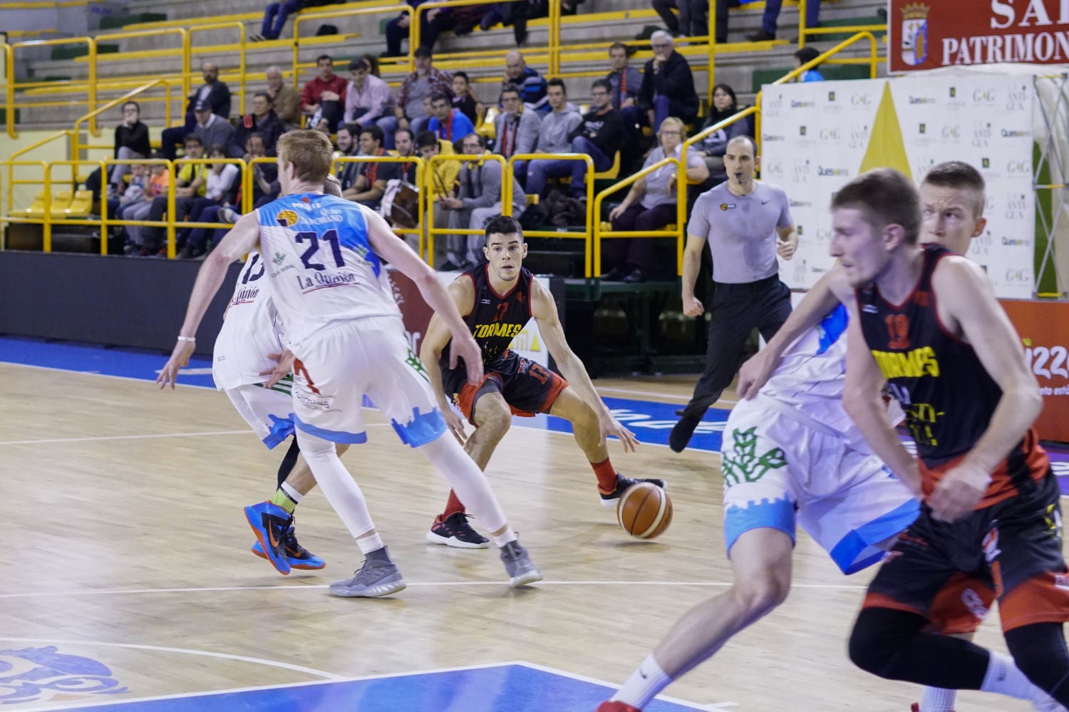 El equipo salmantino logra una gran remontada final para forzar la prórroga y vencer después al líder de la Liga