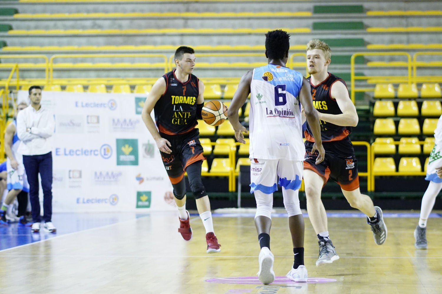 El equipo salmantino logra una gran remontada final para forzar la prórroga y vencer después al líder de la Liga