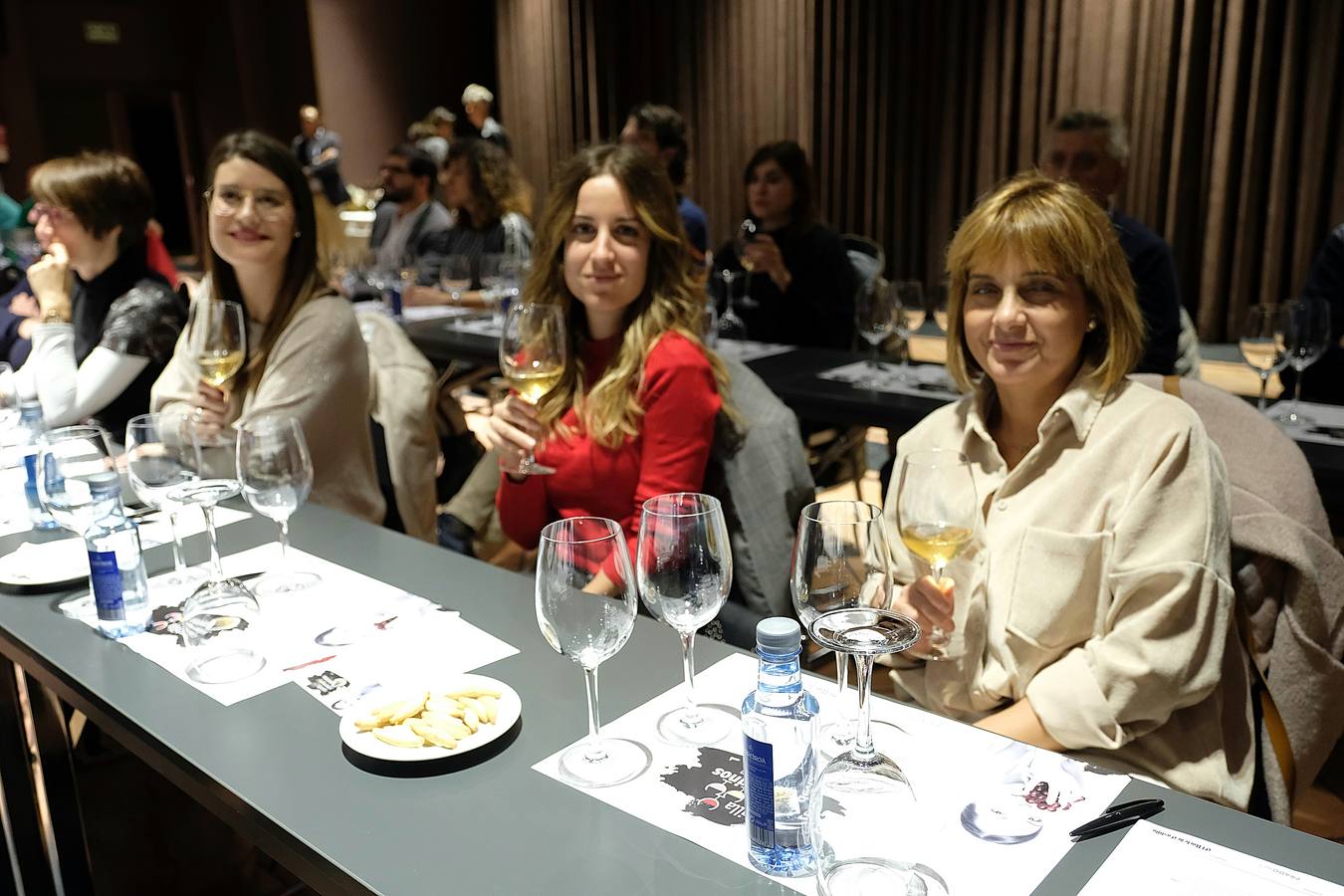 La bodega sorprende a los asistentes con una selección de sus vinos en tinaja de barro