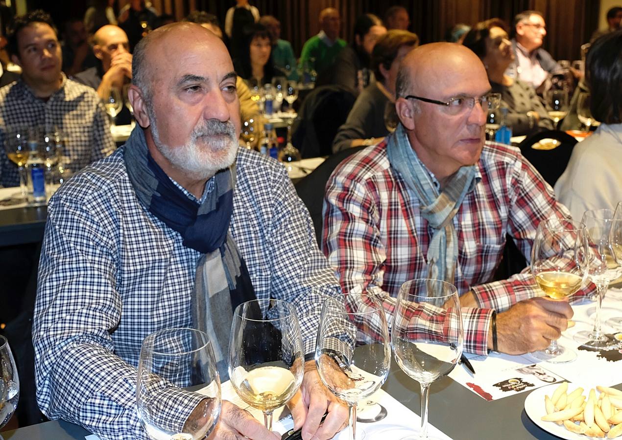 La bodega sorprende a los asistentes con una selección de sus vinos en tinaja de barro