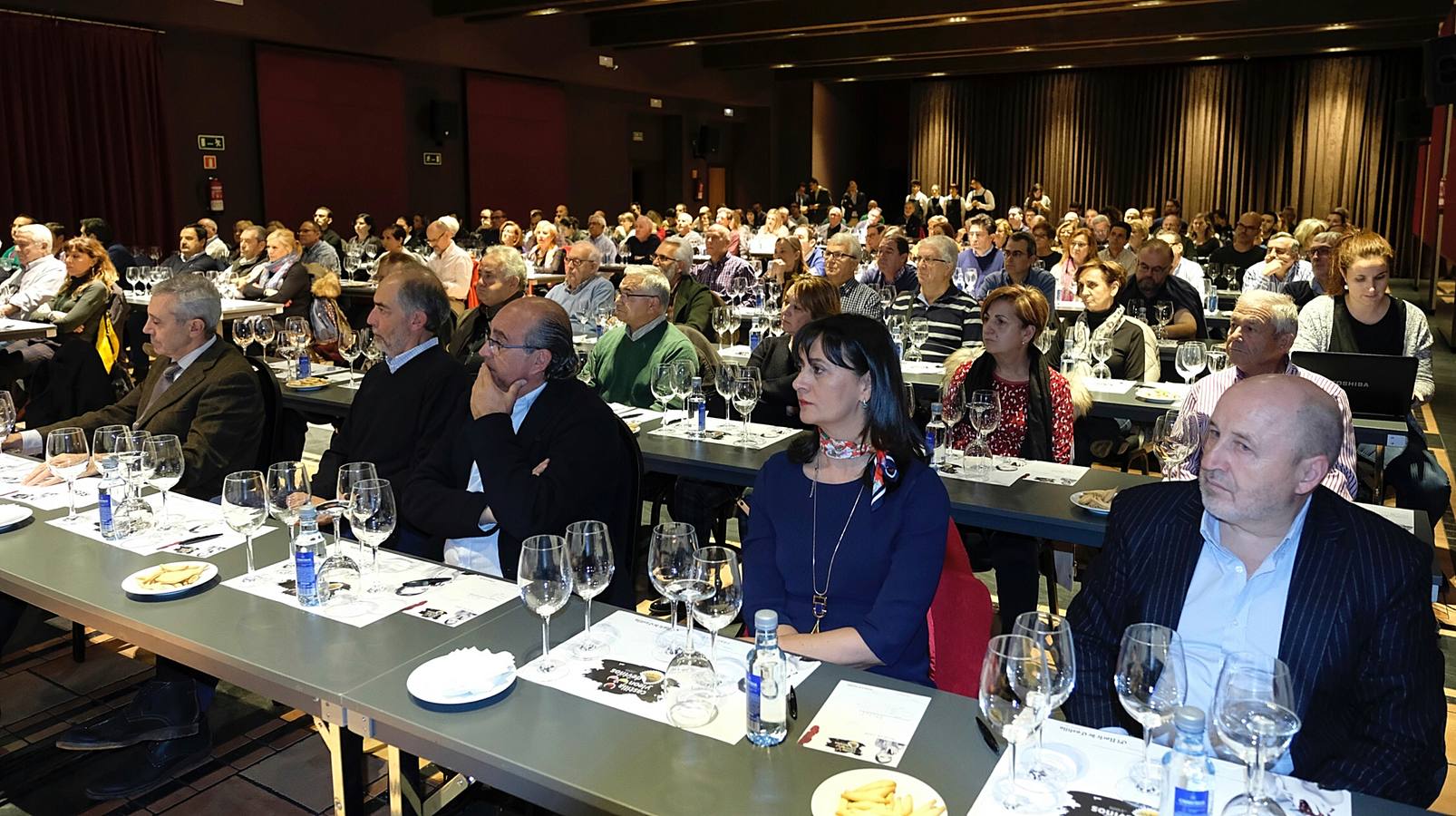 La bodega sorprende a los asistentes con una selección de sus vinos en tinaja de barro