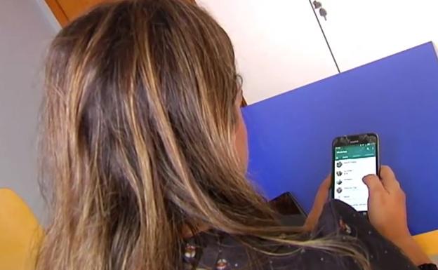 Condenada a 15 meses de cárcel por espiar el móvil de su marido y reenviar fotos de la amante