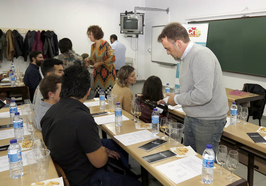 Fotos: Cata solidaria a favor de la ONG Cris