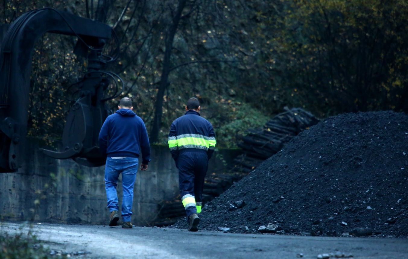 La última jornada de trabajo en una mina de carbón del Bierzo echa el cierre a una actividad que durante el último siglo cambió para siempre la historia de la comarca y de sus habitantes