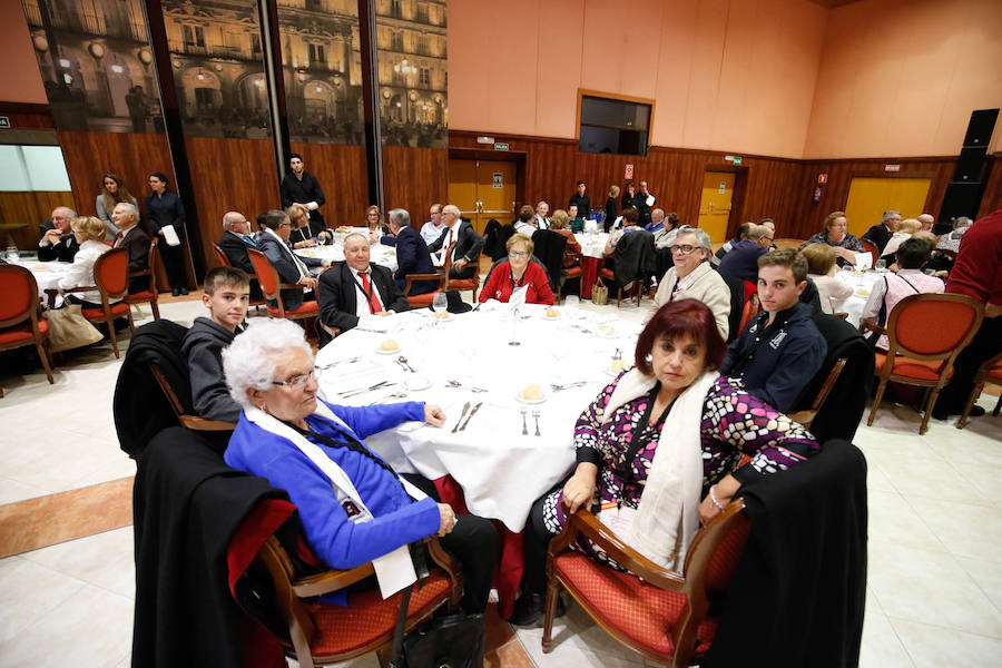 Fotos: Multitudinaria cena de cientos de capistas llegados de toda España en Salamanca