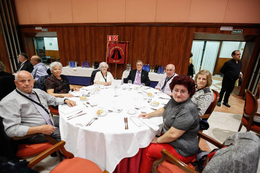 Fotos: Multitudinaria cena de cientos de capistas llegados de toda España en Salamanca