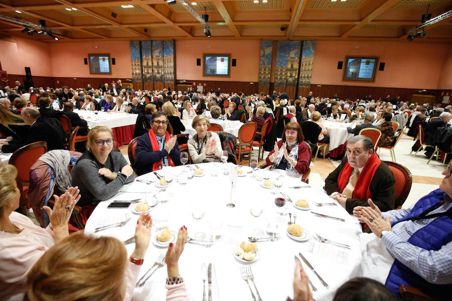 Fotos: Multitudinaria cena de cientos de capistas llegados de toda España en Salamanca