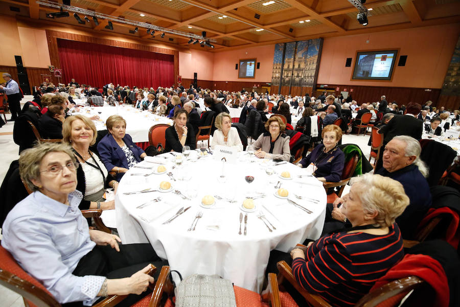 Fotos: Multitudinaria cena de cientos de capistas llegados de toda España en Salamanca