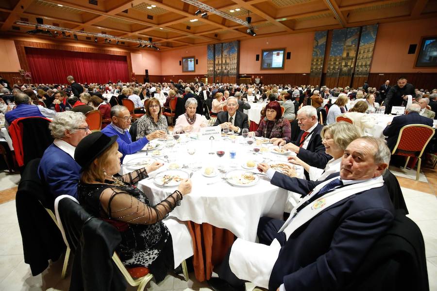 Fotos: Multitudinaria cena de cientos de capistas llegados de toda España en Salamanca