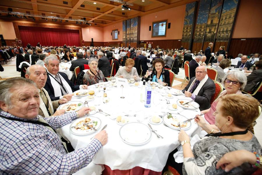 Fotos: Multitudinaria cena de cientos de capistas llegados de toda España en Salamanca