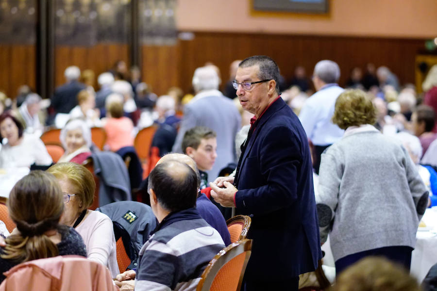 Fotos: Multitudinaria cena de cientos de capistas llegados de toda España en Salamanca