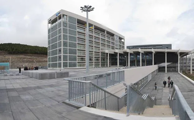 Aspecto del Hospital Universitario de Burgos en el año 2011, antes de su inauguración.