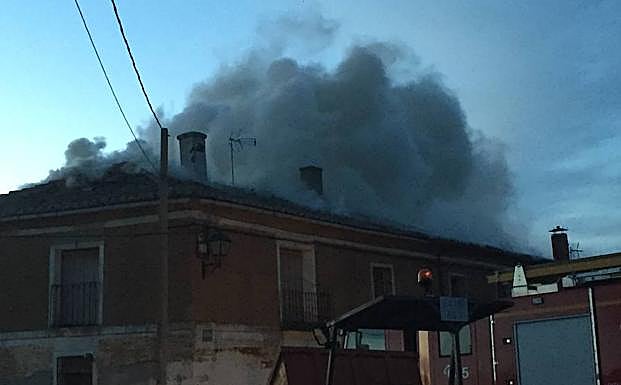 Incendio en dos viviendas de la localidad vallisoletana de Villavicencio de los Caballeros. 