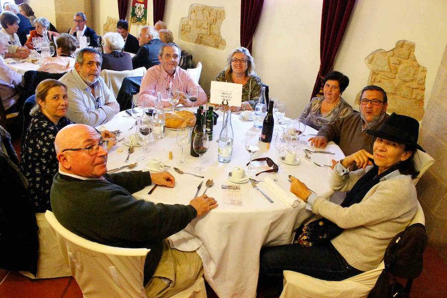 Fotos: Comida y visita de los capitas a La Alberca