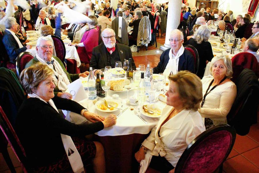 Fotos: Comida y visita de los capitas a La Alberca