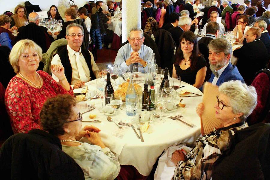 Fotos: Comida y visita de los capitas a La Alberca