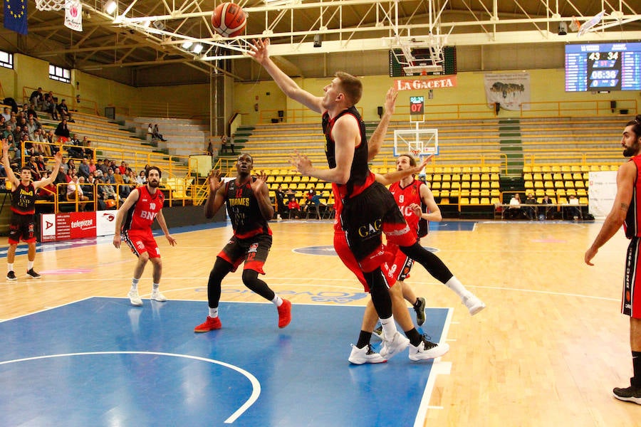 Fotos: CB Tormes-Basket Navarra