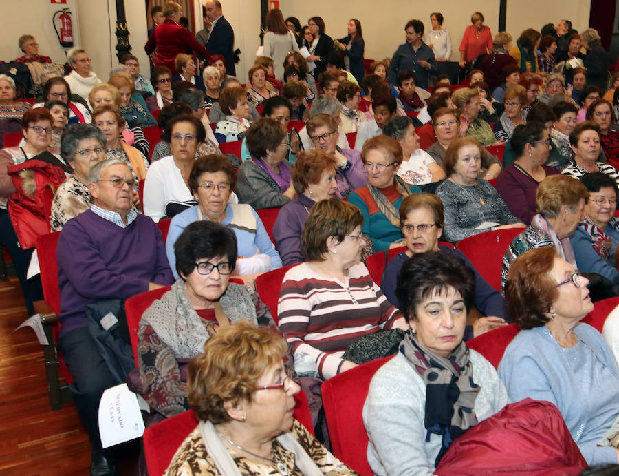Fotos: Acto contra la violencia de género en el Teatro Juan Bravo