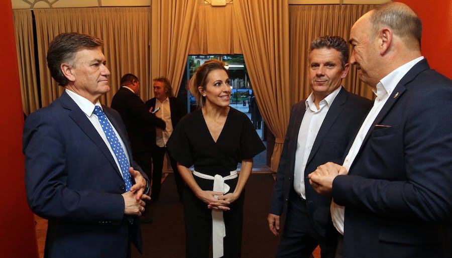 Fotos: Acto contra la violencia de género en el Teatro Juan Bravo