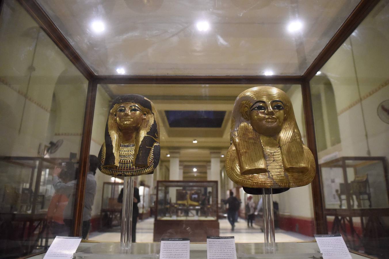 El Museo Egipcio en El Cairo cumple 116 años con una exhibición. Yuya y Thuya son los padres de la Reina Tiye, que fue la esposa del Faraón Amenhotep III, el padre del rey Akhenaton. Esta tumba es famosa debido a sus tesoros únicos, como la rueda de oro de Yuya, y la magnífica colección funeraria que incluye camas, sillas y cajas de madera dorada y decoradas con fayenza, marfil y ébano; así como ollas y vasos de alabastro con incrustaciones de piedras de colores. Las momias de Yuya y Thuya también se encontraron dentro de la tumba en muy buenas condiciones de conservación debido a la alta calidad de los materiales de embalsamamiento utilizados en la época