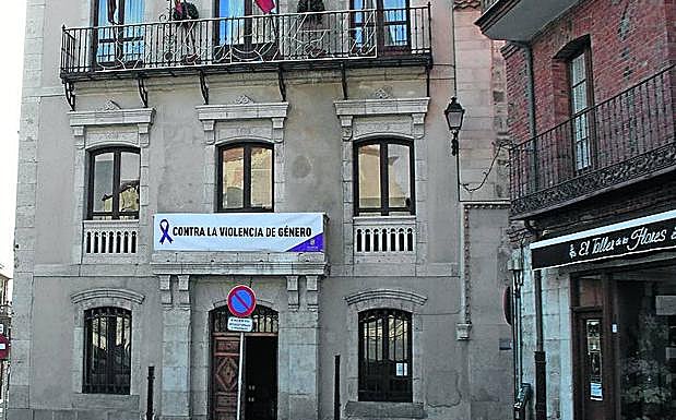 Pancarta contra la violencia machista en el Ayuntamiento. 